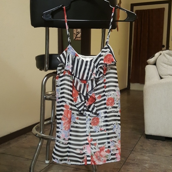 Floral top - Picture 1 of 2